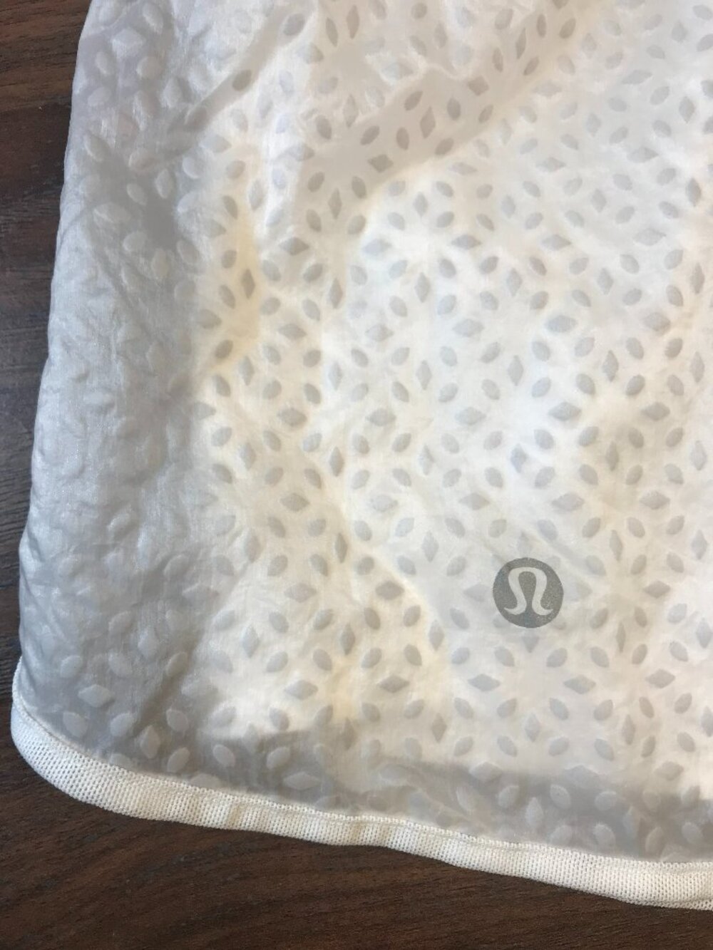lululemon Women's shorts Size 4 Silhouette White with print and inside pocket - Picture 5 of 11